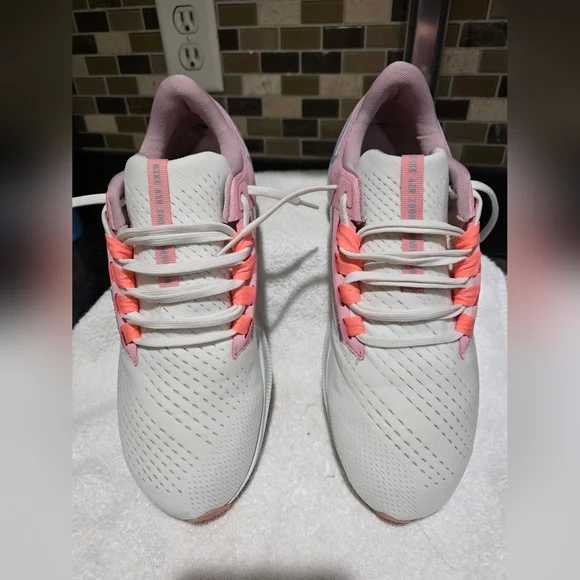 Nike Air Zoom Pegasus Road Running Womans Size 11, EUC - Picture 2 of 7